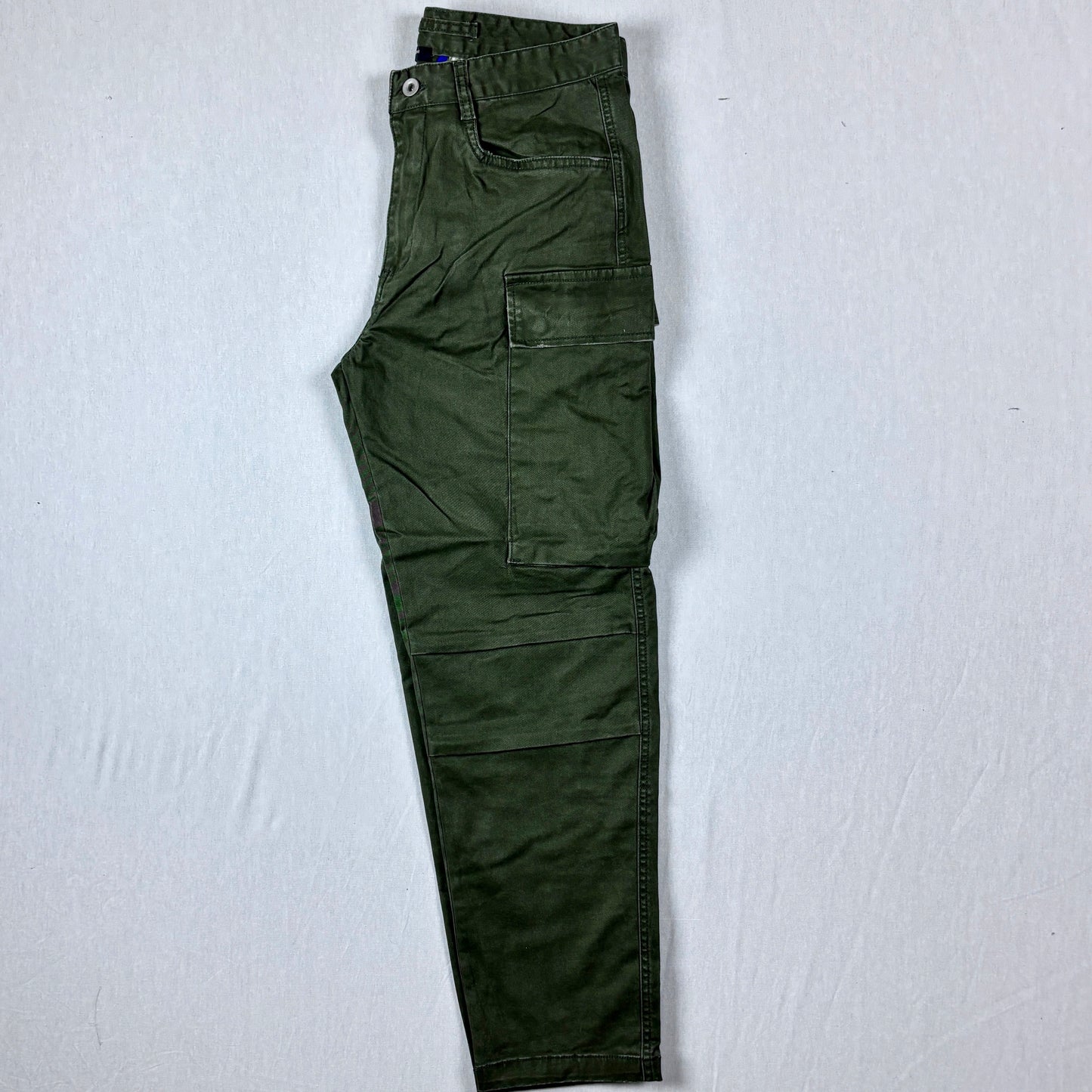 Bread Buttons Cargo Pants – Functional Fashion with a Unique Twist" BP0213