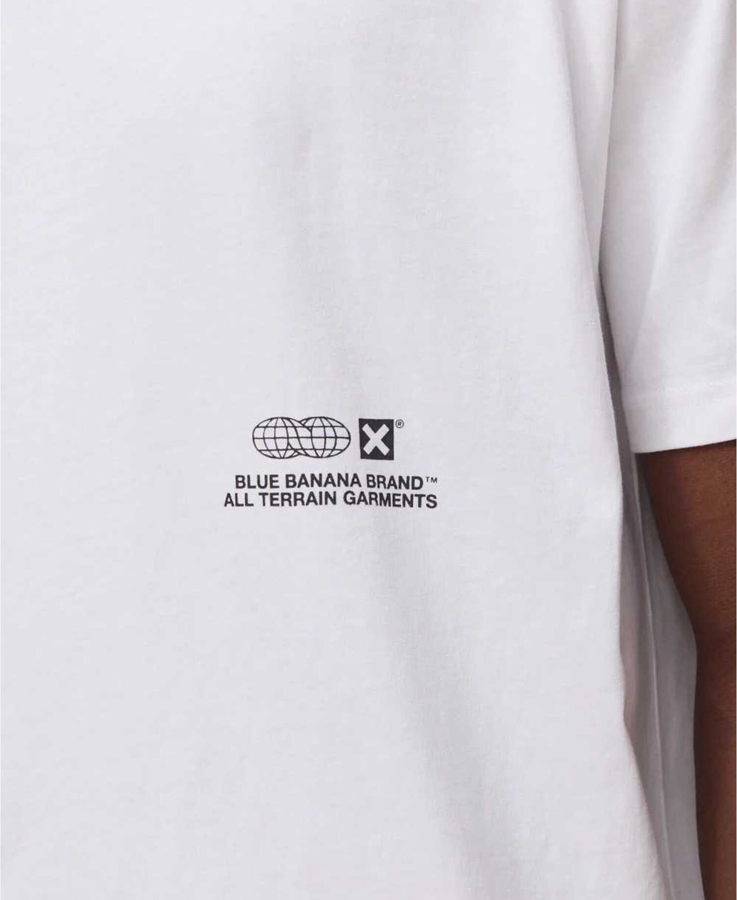 WHITE UNIVERSAL TEE